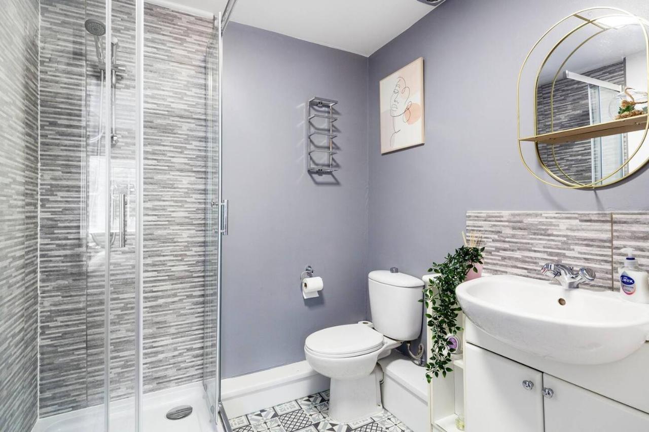 Apartment Sleek Stylish House 2 Parking - Hot Tub & Arcade Bristol