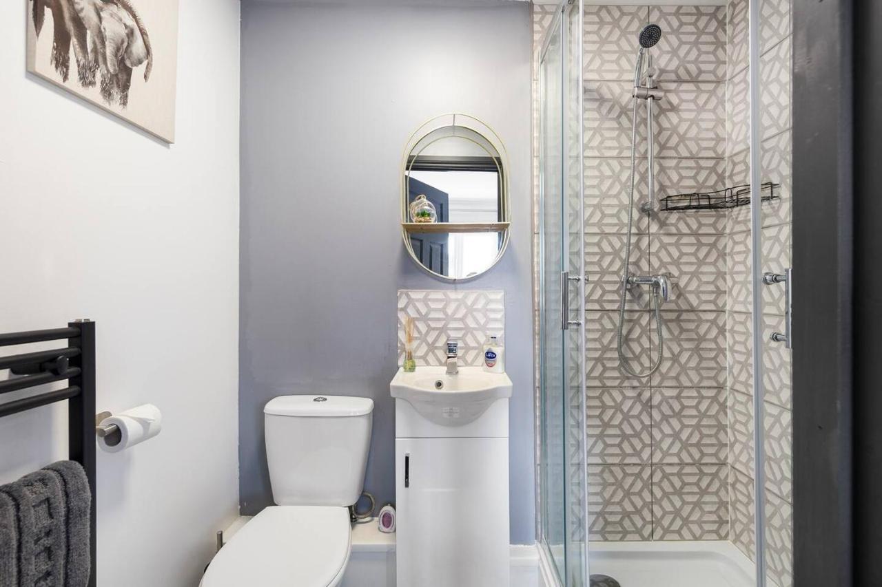 Appartamento Sleek Stylish House 2 Parking - Hot Tub & Arcade