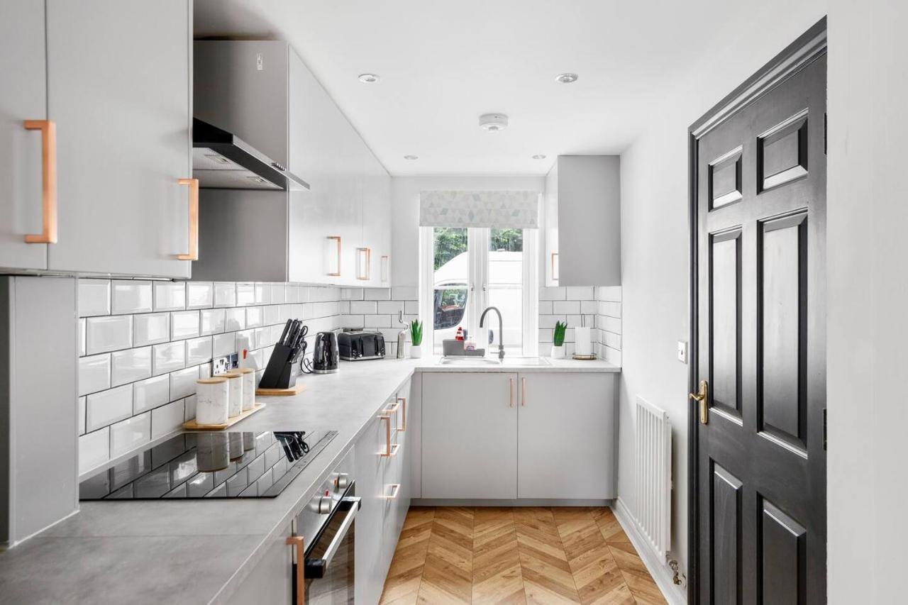 Appartamento Sleek Stylish House 2 Parking - Hot Tub & Arcade *