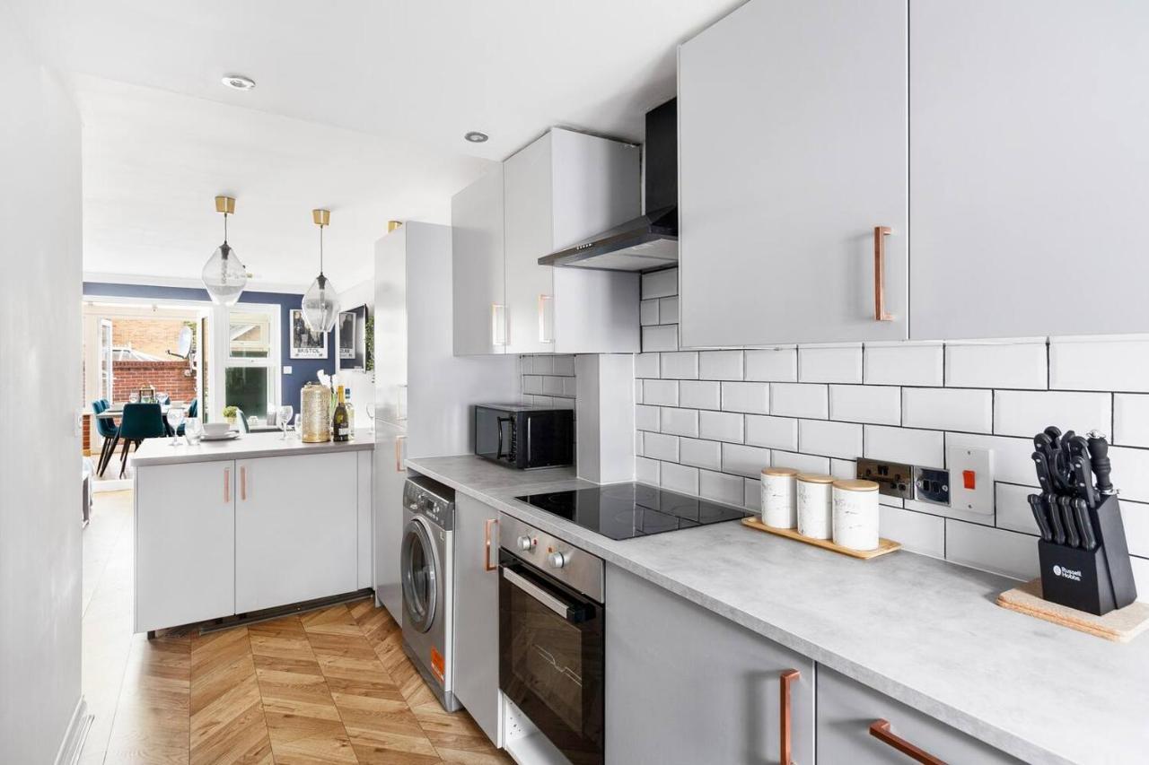 Appartamento Sleek Stylish House 2 Parking - Hot Tub & Arcade